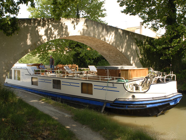 Disfrutaremos del paisaje, que cambia continuamente mientras navegamos plácidamente por el canal... CRUCEROS FLUVIALES CANALES DE FRANCIA CANAL DU MIDI CLAIR DE LUNE DESCUENTOS OFERTAS CRUCEROS EN FAMILIA CRUCEROS EN GRUPO ALQUILER CHARTER DE CRUCEROS BARCOS PRIVADOS CRUCEROS SUR DE FRANCIA CRUCEROS PRIVADOS